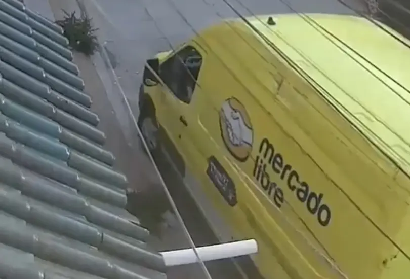 Repartidor de Mercado Libre detona explosivo en casa de León Repartidor de Mercado Libre detona explosivo en casa de León