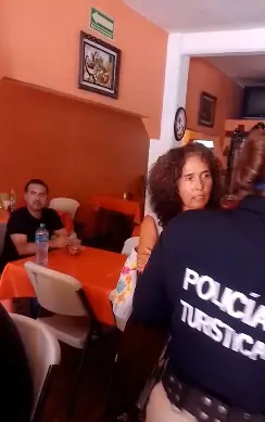 La policía tuvo que intervenir. Captura d epantalla.