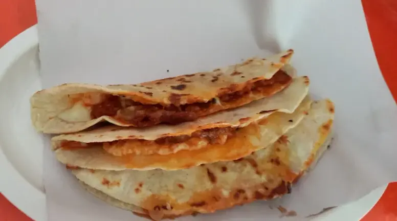 Al terminar de comer y recibir la cuenta, comenzó a quejarse del picor del platillo. Especial.
