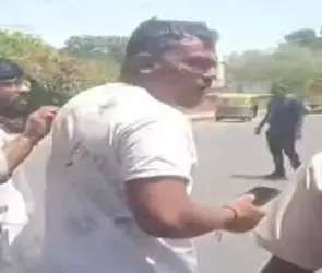 "Había muchos cuerpos": Así salió caminando el sobreviviente del avión que se estrelló en India