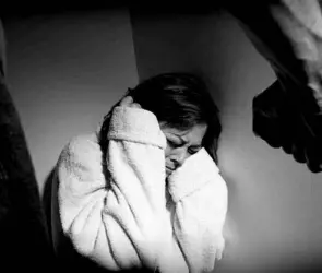 Mujer escapa de intento de feminicidio a manos de su hijo en Tehuacán