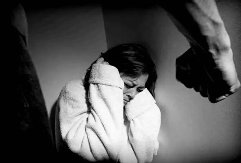 Mujer escapa de intento de feminicidio a manos de su hijo en Tehuacán Mujer escapa de intento de feminicidio a manos de su hijo en Tehuacán
