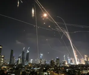 Tras prometer abrir las "puertas del infierno", Irán contraataca con más de 100 misiles a Israel en Tel Aviv