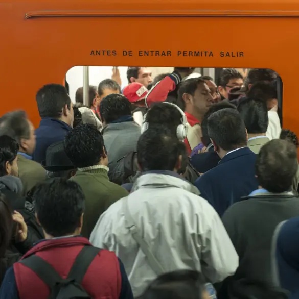 "Vivir lejos sale caro": El castigo de moverse al trabajo entre Edomex y la CDMX