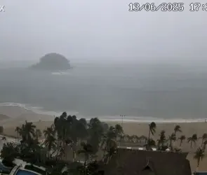 Momento exacto en que tormenta tropical Dalila hunde embarcaciones en Acapulco 