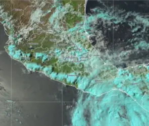 "Erick" obliga a activar refugios en Guerrero y Oaxaca ante posible impacto como huracán categoría 2