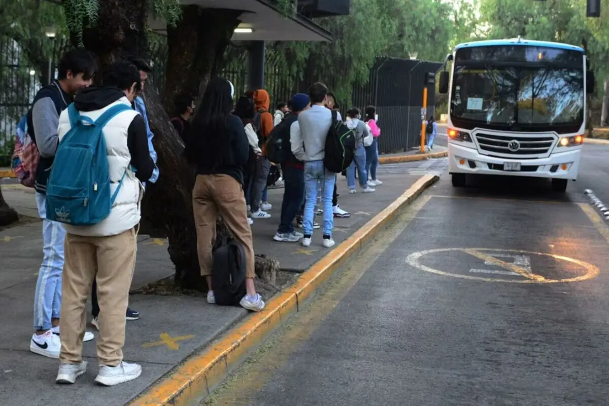  Miles de estudiantes de nivel licenciatura pueden acceder al apoyo destinado a facilitar su traslado a centros educativos. 