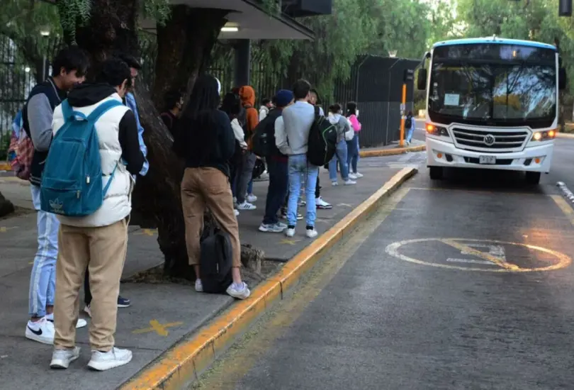 Miles de estudiantes de nivel licenciatura pueden acceder al apoyo destinado a facilitar su traslado a centros educativos.