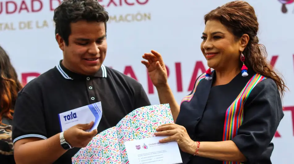 La Beca a Universitarias y Universitarios para Transporte y más brinda un apoyo bimestral de mil 500 pesos a estudiantes de licenciatura en la CDMX. Especial