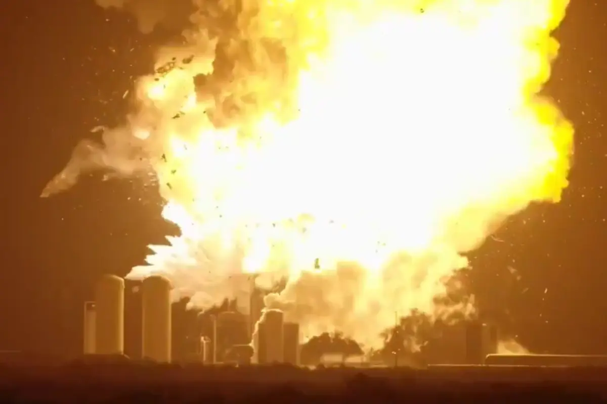  Así fue la brutal explosión del cohete Starship 36 de Space X en Texas 