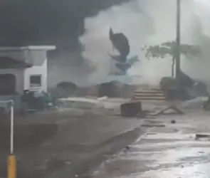 Huracán Erick: Así fue como las olas derribaron el Monumento al Pez Vela en Puerto Escondido