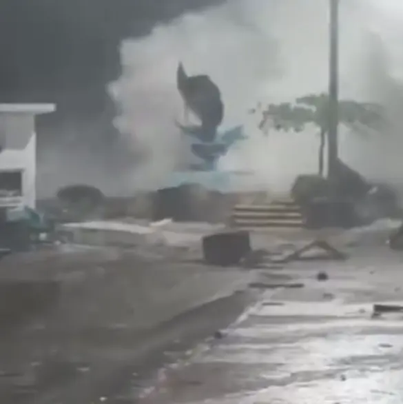 Huracán Erick: Así fue como las olas derribaron el Monumento al Pez Vela en Puerto Escondido