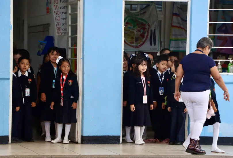 La decisión busca proteger la integridad física de estudiantes, docentes y personal administrativo. La decisión busca proteger la integridad física de estudiantes, docentes y personal administrativo.