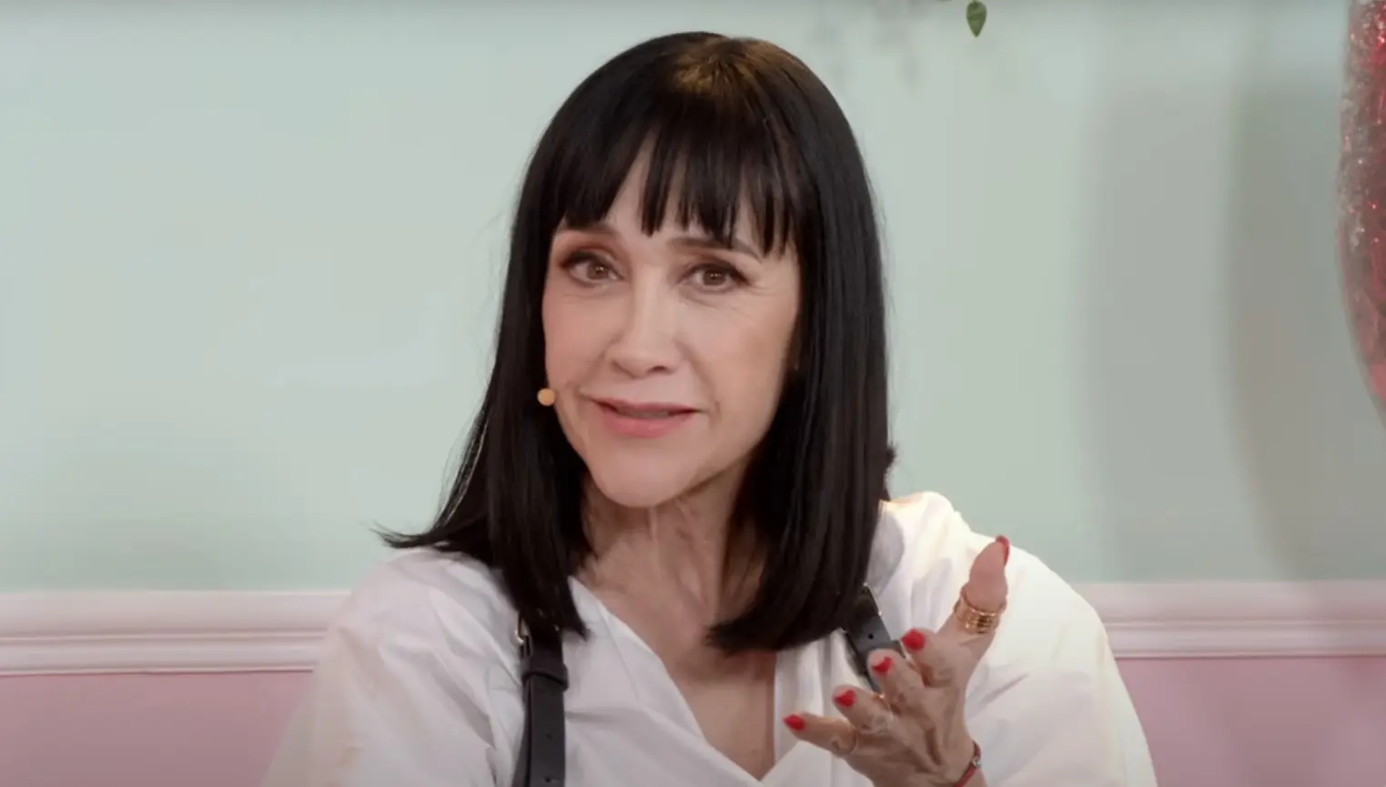 Cuenta con una trayectoria de más de 30 años y es reconocida por su rango vocal como soprano de coloratura.