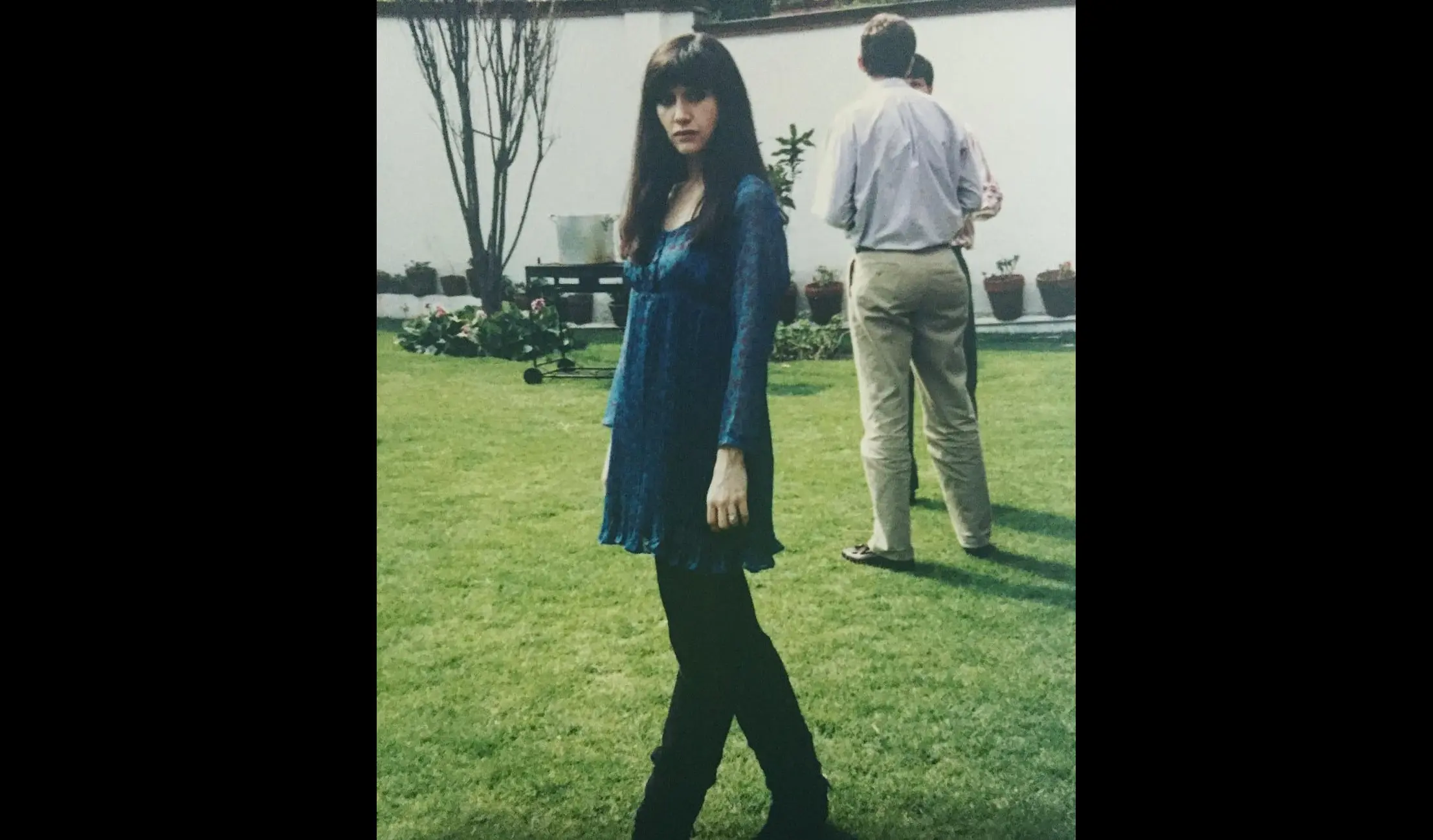 Su formación en ópera comenzó en Florencia, Italia, y fue complementada en la Escuela Superior de Música en Ciudad de México.