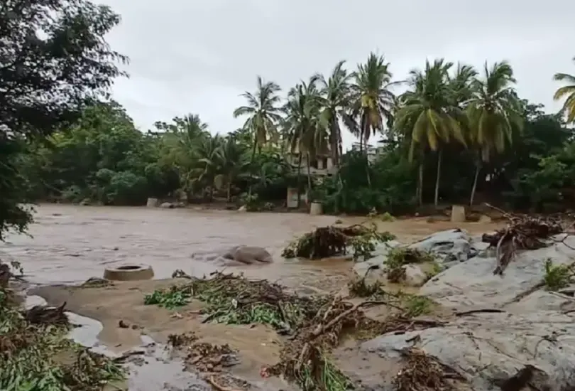 Sigue minuto a minuto el avance del huracán Erick en Oaxaca y Guerrero. Sigue minuto a minuto el avance del huracán Erick en Oaxaca y Guerrero.