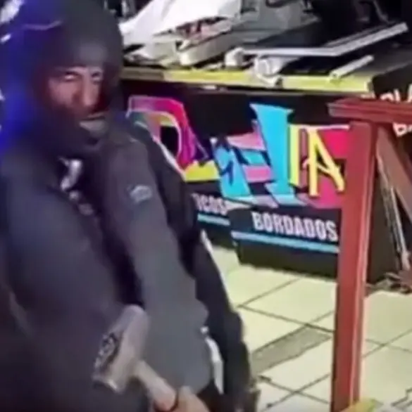 Con un marro, joven empleada frustra asalto en Xochimilco | VIDEO