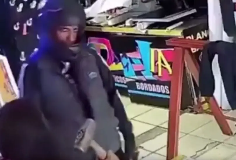 El video del intento de asalto circula ampliamente en redes sociales. El video del intento de asalto circula ampliamente en redes sociales.