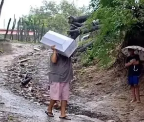 "La corriente se lo llevó": Muere bebé de un año arrastrado por río crecido tras huracán Erick