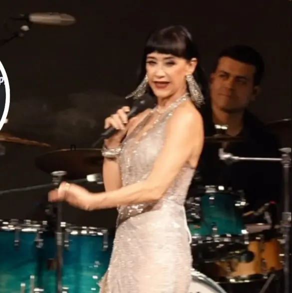 Susana Zabaleta ventila operaciones estéticas de Belinda en pleno concierto