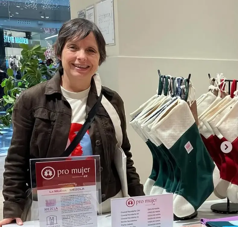 Nació en 1965 y es más activa en Instagram.