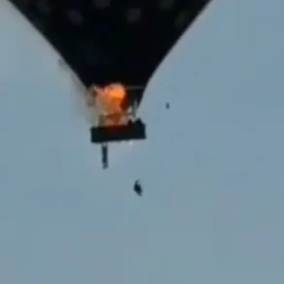 Turistas saltan al vacío tras incendio de globo aerostático; reportan 8 muertos y varios heridos