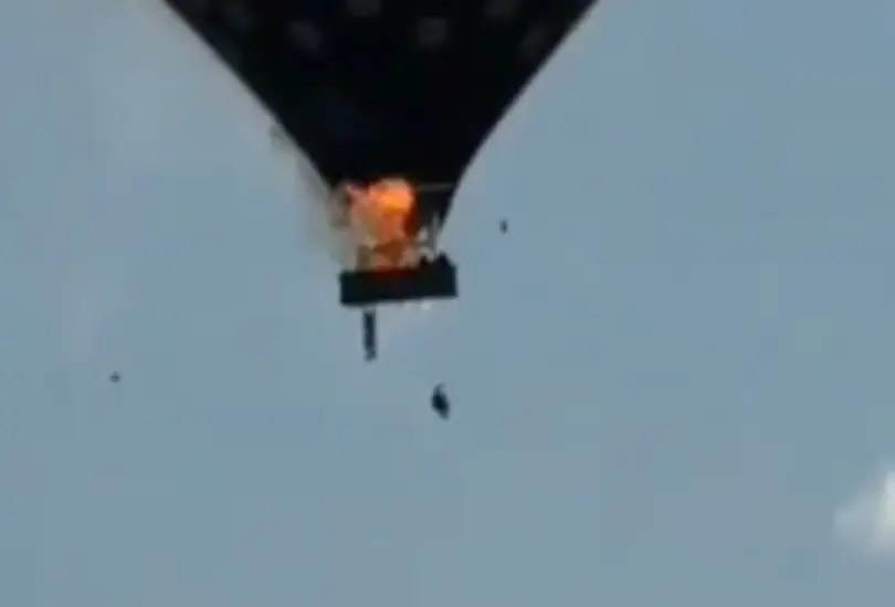 Turistas saltan al vacío tras incendio de globo aerostático Turistas saltan al vacío tras incendio de globo aerostático