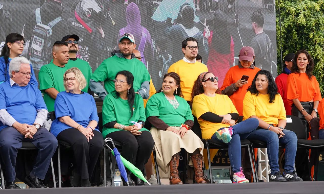  CDMX rompe récord con bandera LGBT+ humana en el Zócalo
 