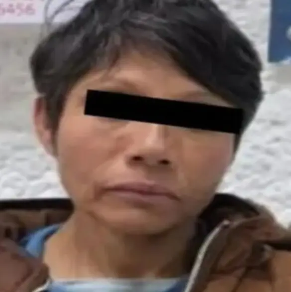 Vivían en un coche abandonado: mujer apuñala a su pareja en Xochimilco