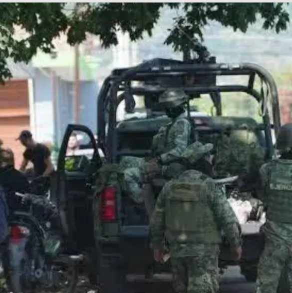 Abaten a tres presuntos miembros del CJNG y detienen a 15 en Colima; pobladores bloquean autopista en protesta