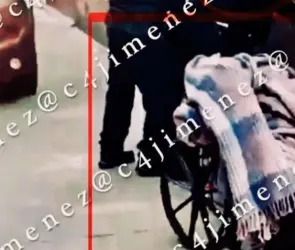 Hombre pasea cadáver de su madre en silla de ruedas tras matarla a golpes 