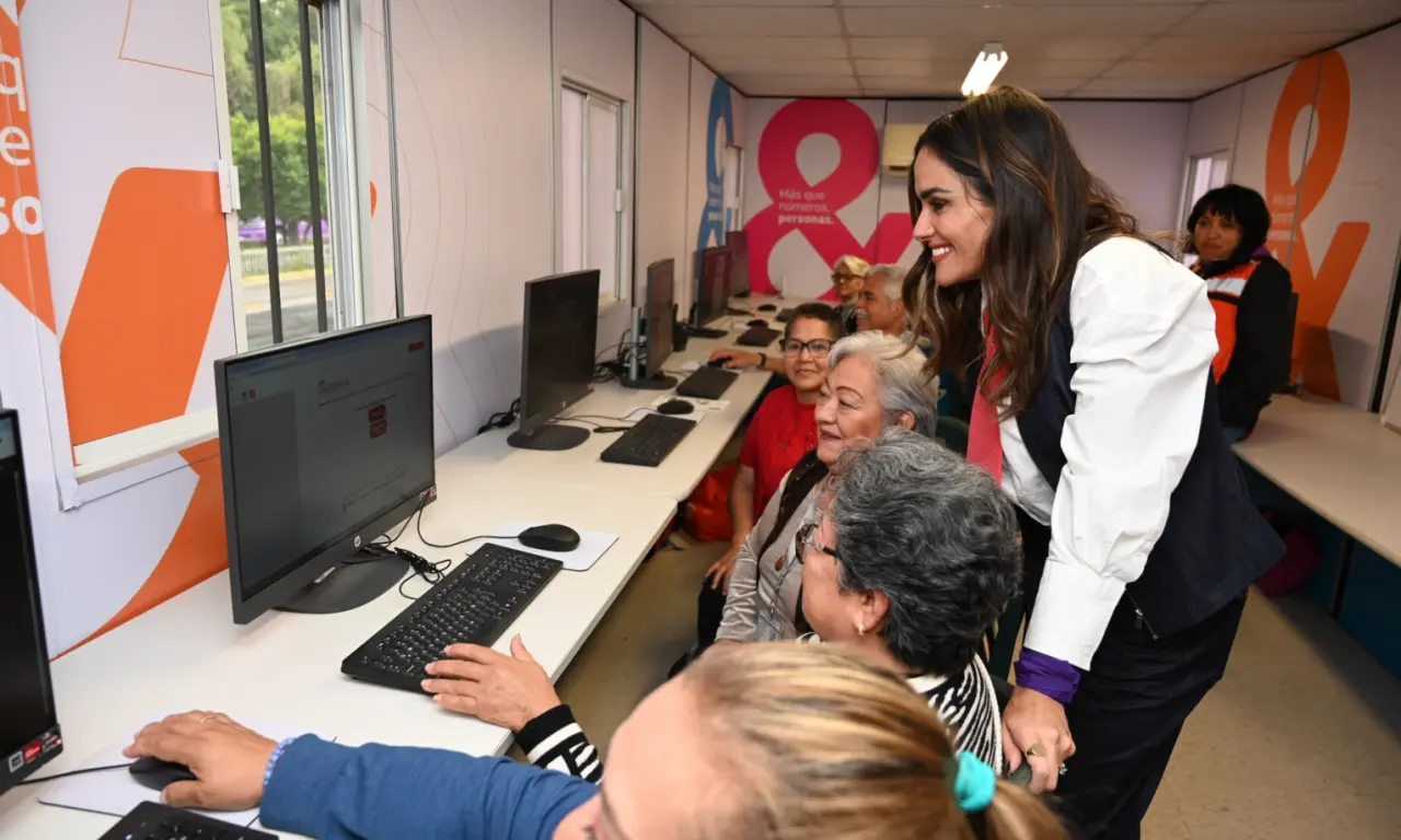  El aula está instalada temporalmente en la explanada de la sede de la alcaldía. 