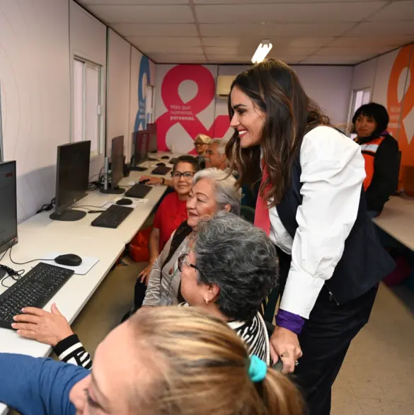 Aula Móvil Digital llega a Cuauhtémoc con cursos gratuitos para adultos mayores