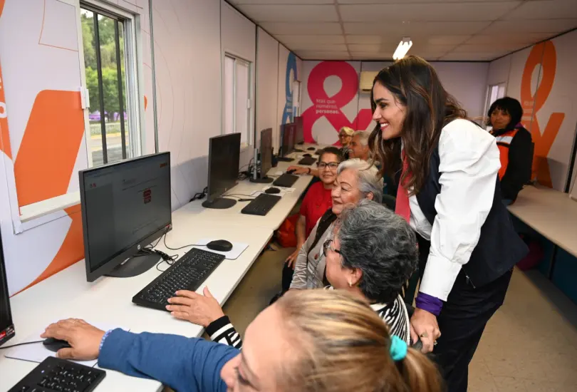 El aula está instalada temporalmente en la explanada de la sede de la alcaldía. El aula está instalada temporalmente en la explanada de la sede de la alcaldía.
