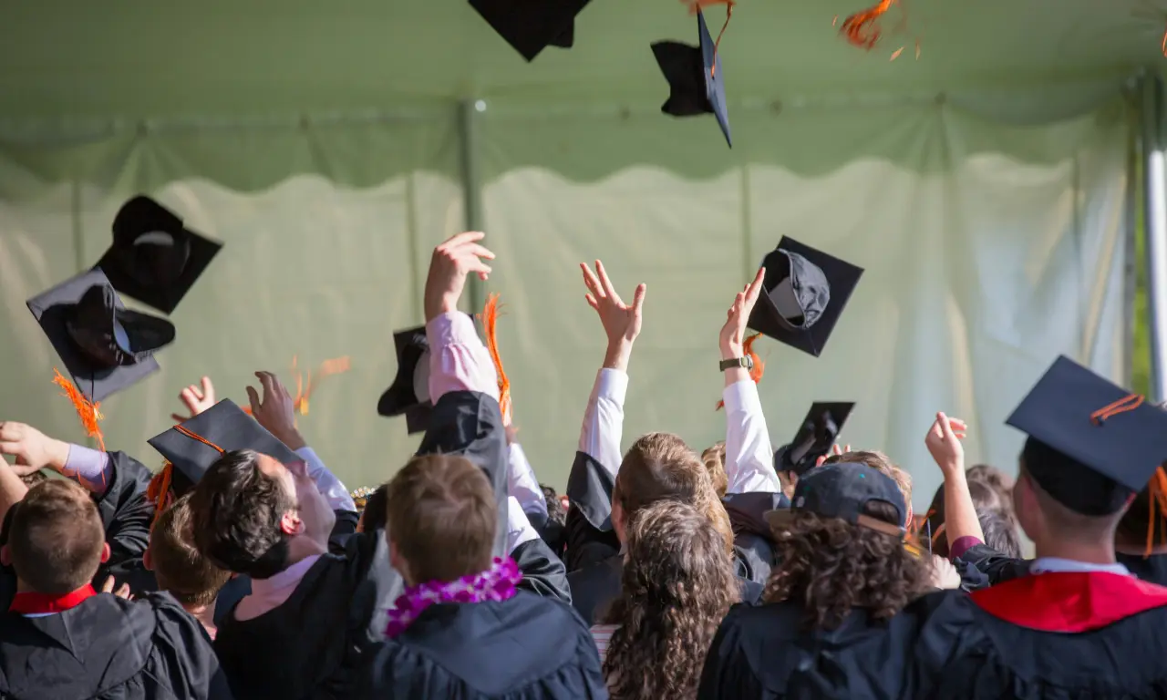  Profeco alerta por fraudes en paquetes de graduación 