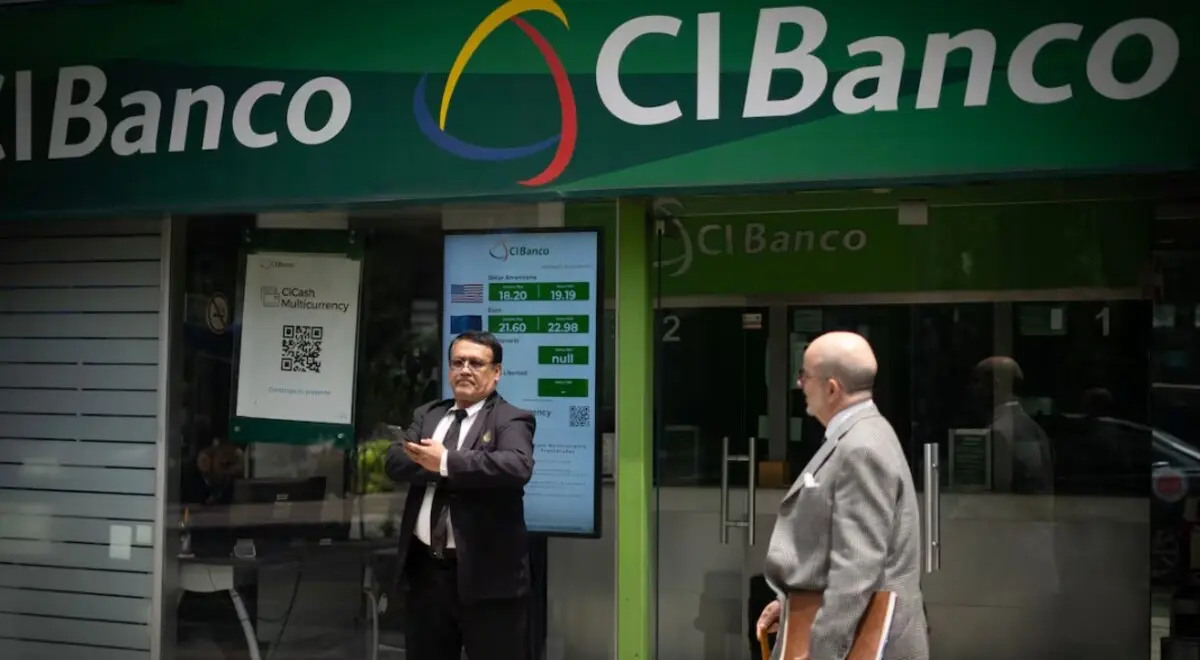 Señalan a los bancos de lavado de dinero. Especial.