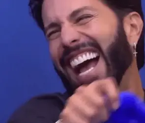 Poncho de Nigris humilla a fan que amablemente le pidi&oacute; un saludo para su esposa