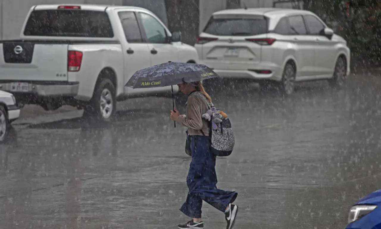  Fin de semana con lluvias intensas en 19 estados por monzón y posible ciclón “Gil” 