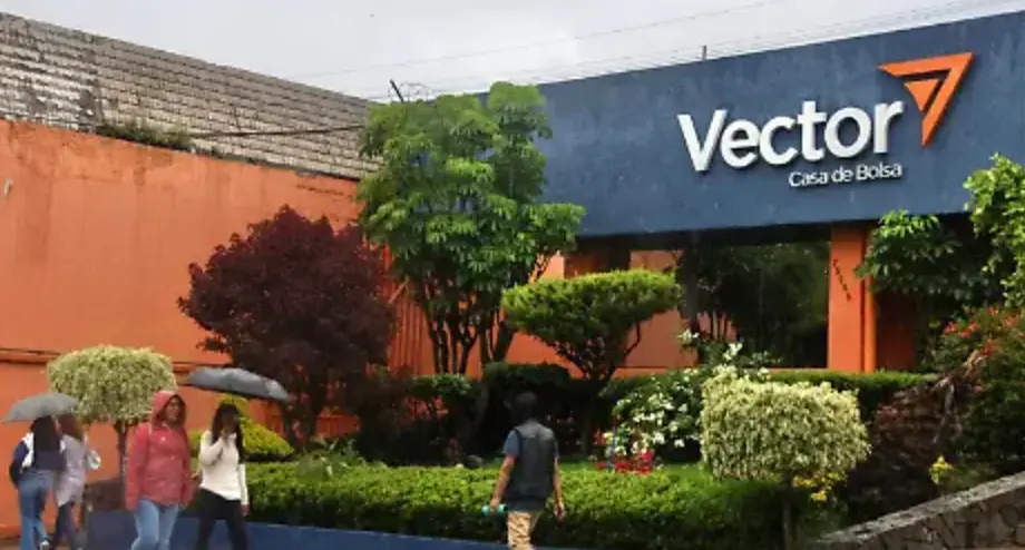 FinCEN destacó que Vector además es considerada una "fuente principal de preocupación" en el lavado de dinero asociado al tráfico ilícito de opioide. Especial.