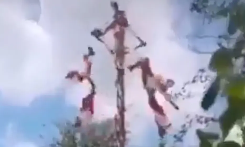 Se accidentan voladores de Papantla en Veracruz. Captura de pantalla