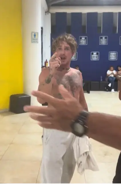 El sujeto lanzó amenazas a las mujeres. TikTok.
