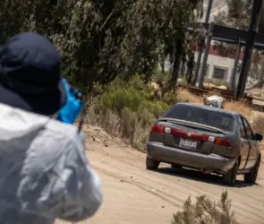 Hombre recupera su auto robado y encuentra dos cadáveres en la cajuela