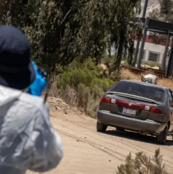Hombre recupera su auto robado y encuentra dos cadáveres en la cajuela