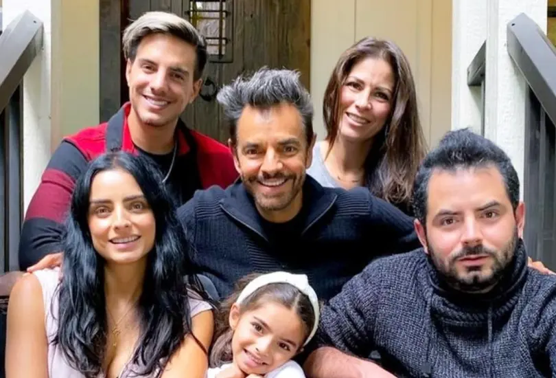 Eugenio Derbez con sus hijos