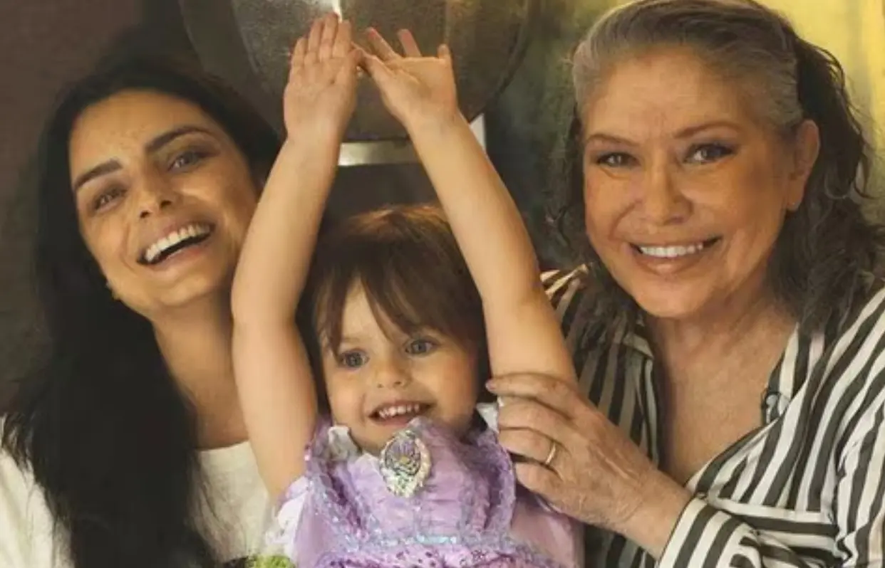 Tras su separación de Derbez, rehizo su vida junto a Jorge Alberto Aguilera, conocido por su participación en 'En Familia con Chabelo', con quien tiene dos hijas.