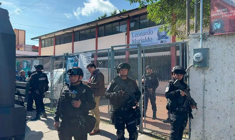 Sujeto armado toma como rehenes a sacerdote y secretario Especial