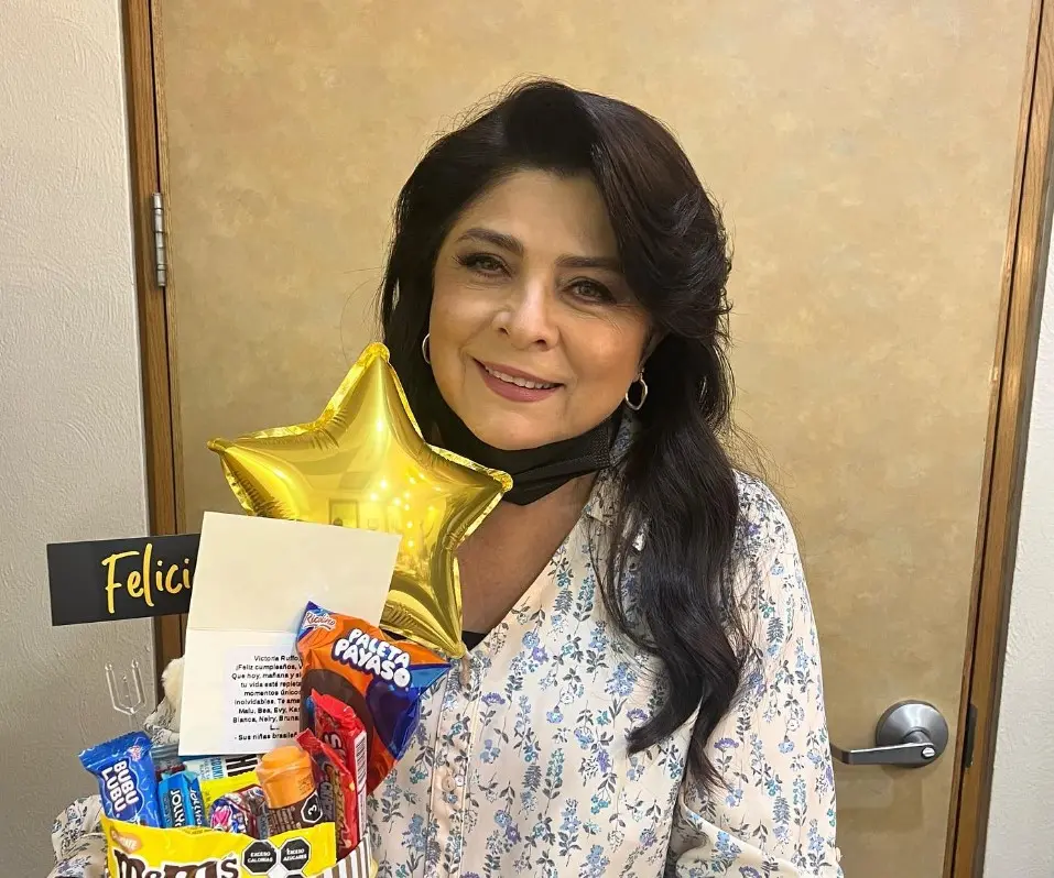 Victoria Ruffo es la madre de José Eduardo Derbez. Se conocieron a finales de los años 80 y estuvieron juntos hasta 1996.