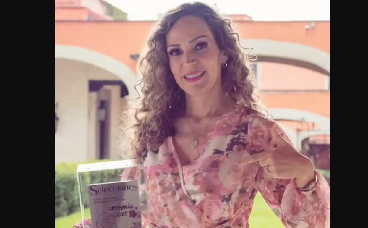 Tiene un pódcast llamado 'Echando el chal', donde entrevista a celebridades.