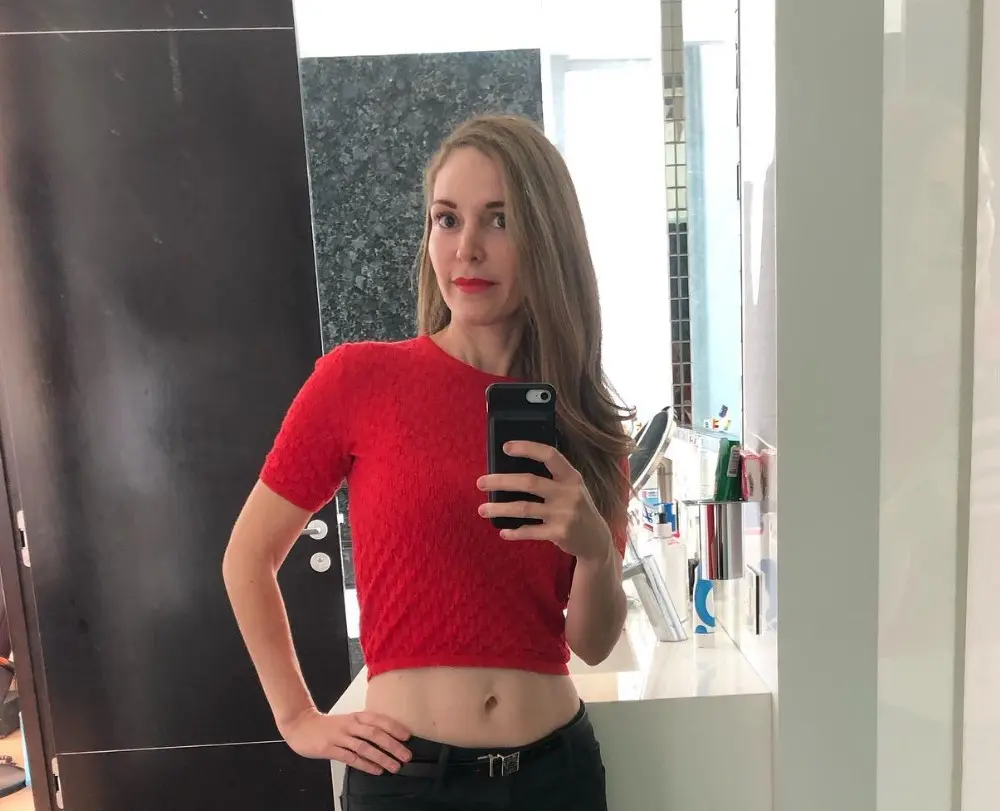 Tras siete años de trabajo ininterrumpido, decidió hacer una pausa para estudiar cine y teatro.