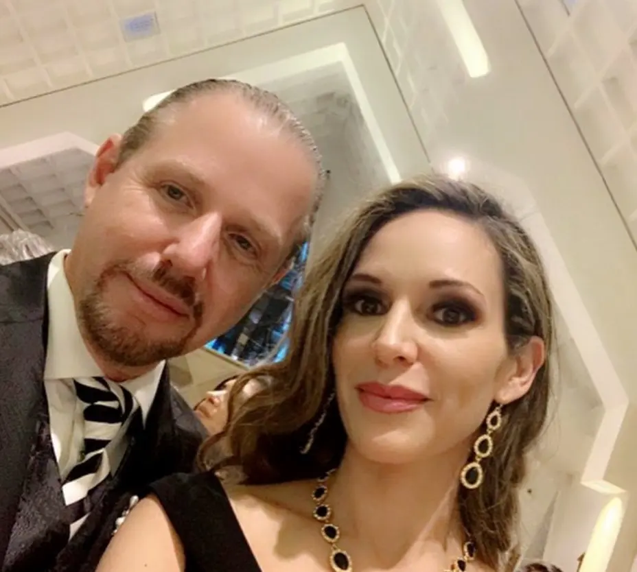 Principalmente suele compartir fotografías de su familia y su trabajo.